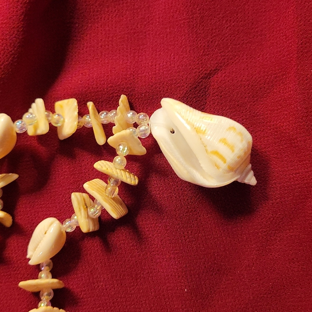 Shell necklace - Picture 2 of 2